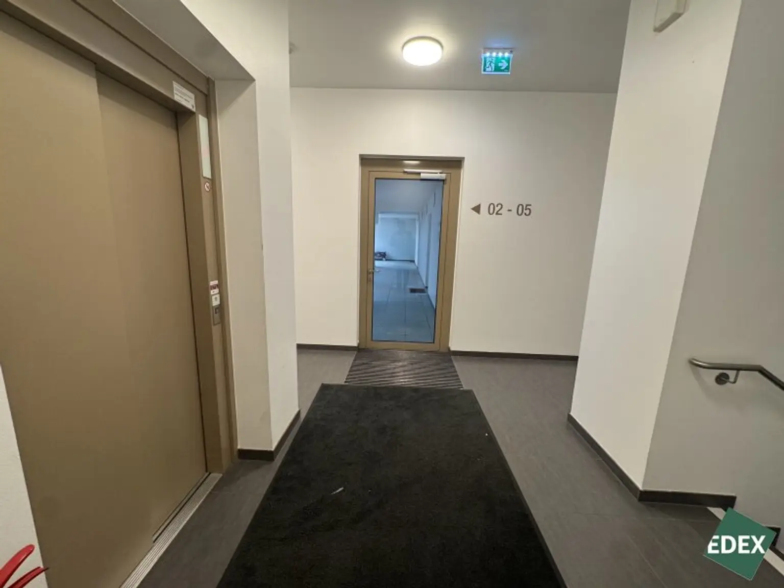 Ab sofort: Moderne 2-Zimmer-Wohnung mit Terrasse und Garten nahe U1