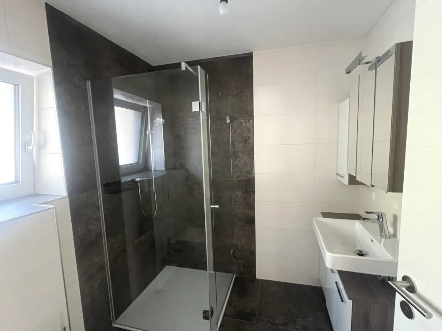 Erdgeschosswohnung mit Balkon und Kachelofen