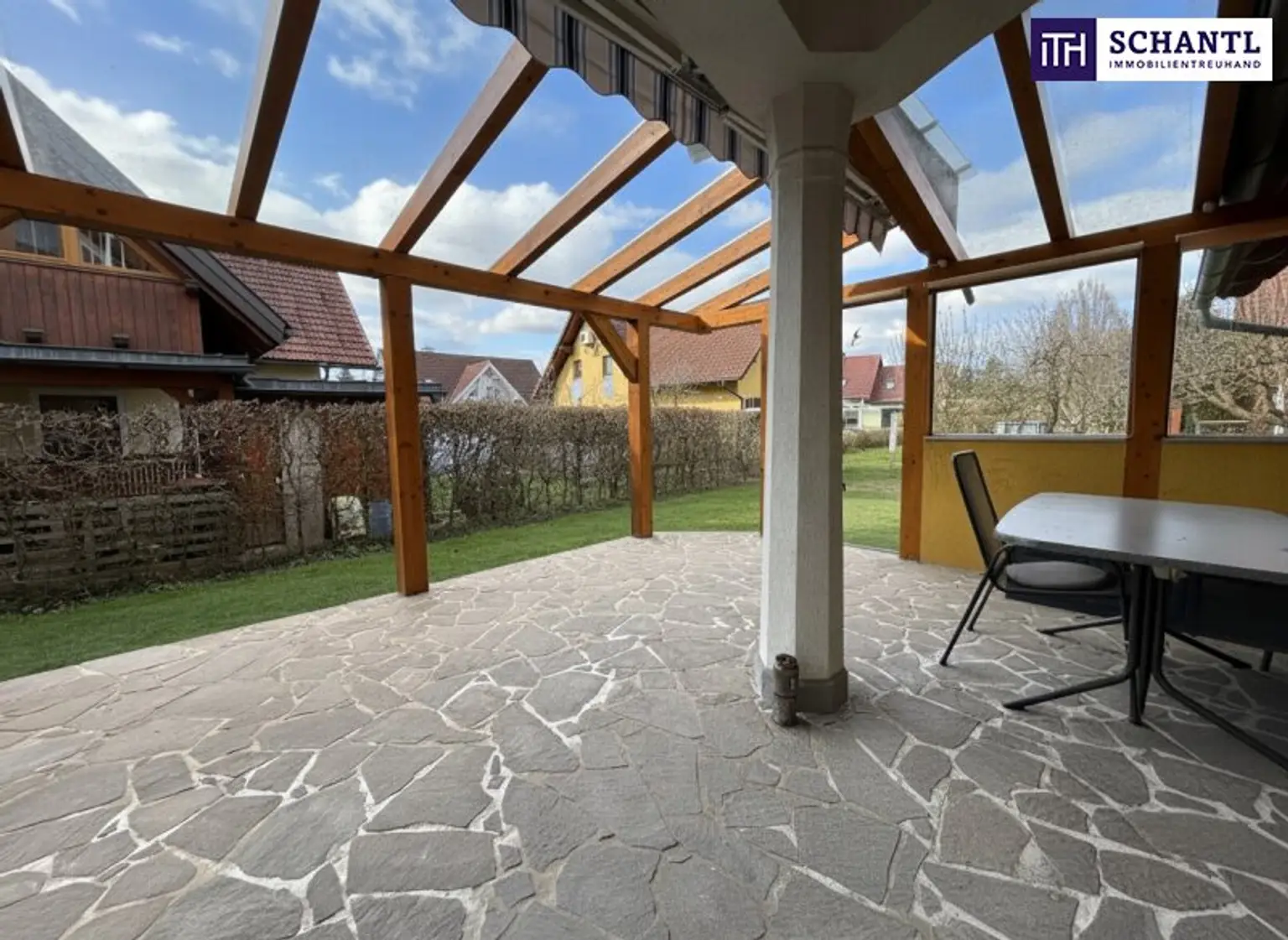 SONNENLAGE - Neuwertiges ca. 160m2 großes Traumhaus mit idyllischem Garten + Terrasse, 2 Garagen & Top-Ausstattung in Ruhelage