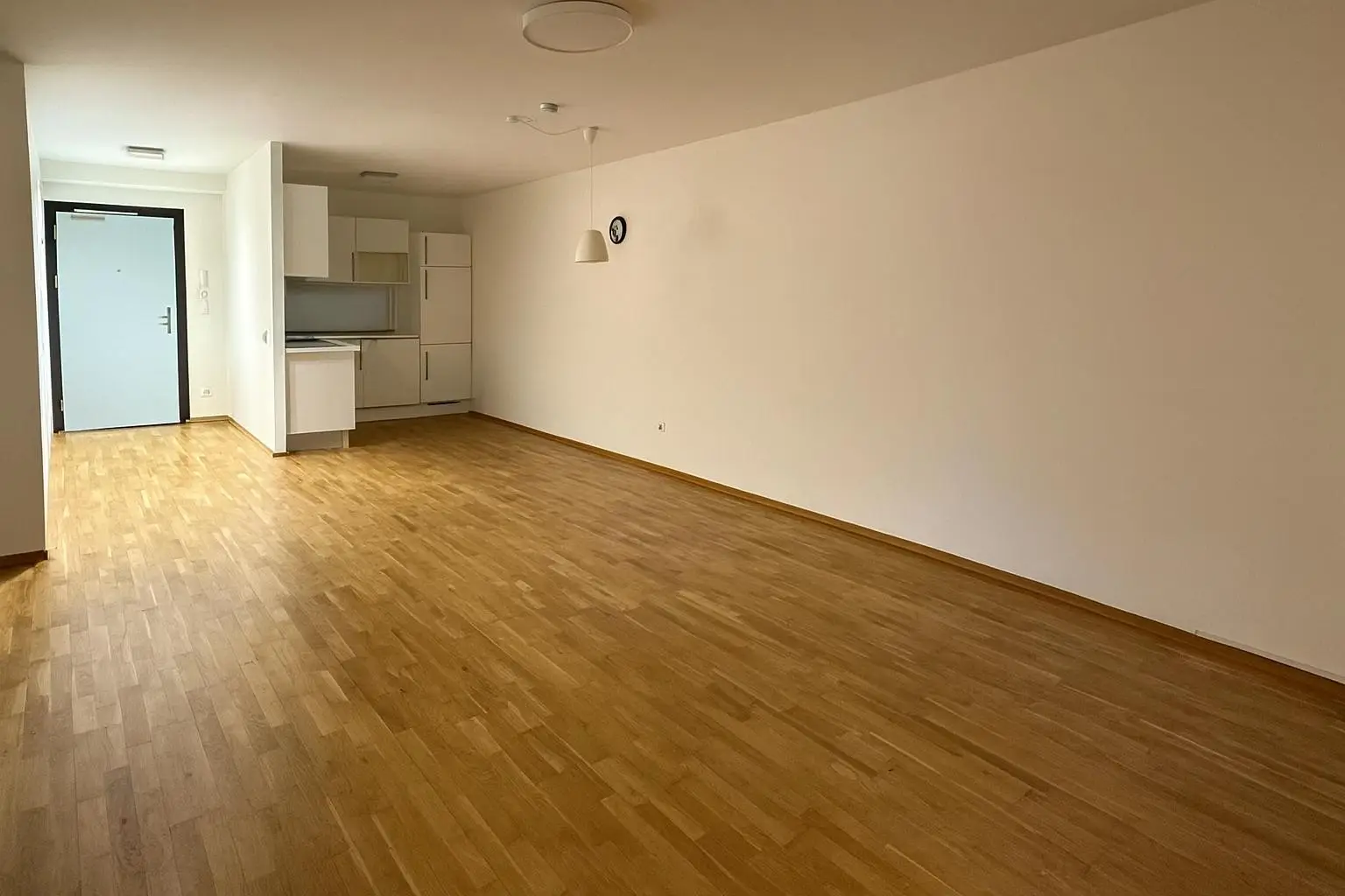 Wohnzimmer - Blick zur Küche