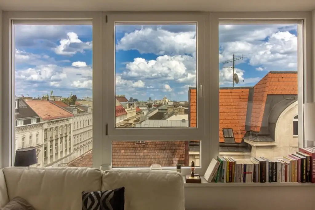 ÜBER DEN DÄCHERN - BLICK BIS ZUM STEFFL UND DARÜBER - ALLES AUF EINER EBENE