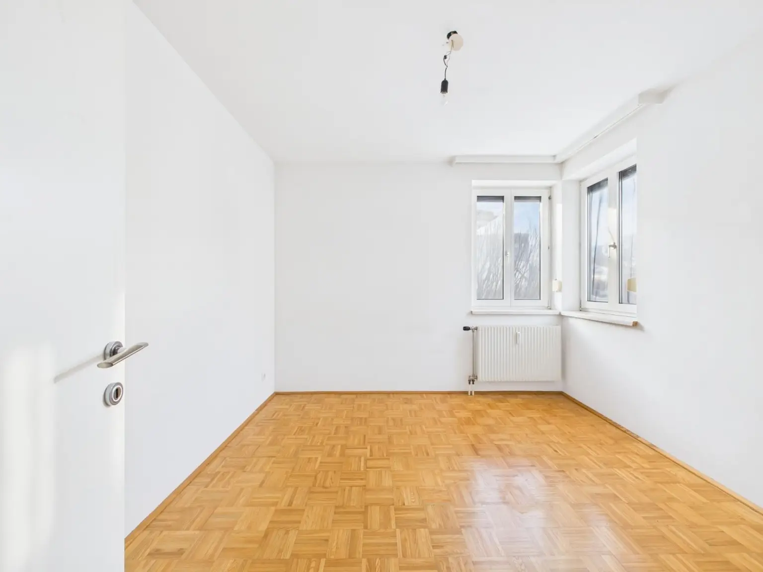 CAM04191G0-PR0077-STILL013