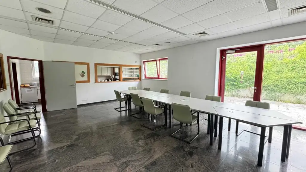 Bestandsfreie Gewerbeliegenschaft mit Lagerhalle & Bürotrakt