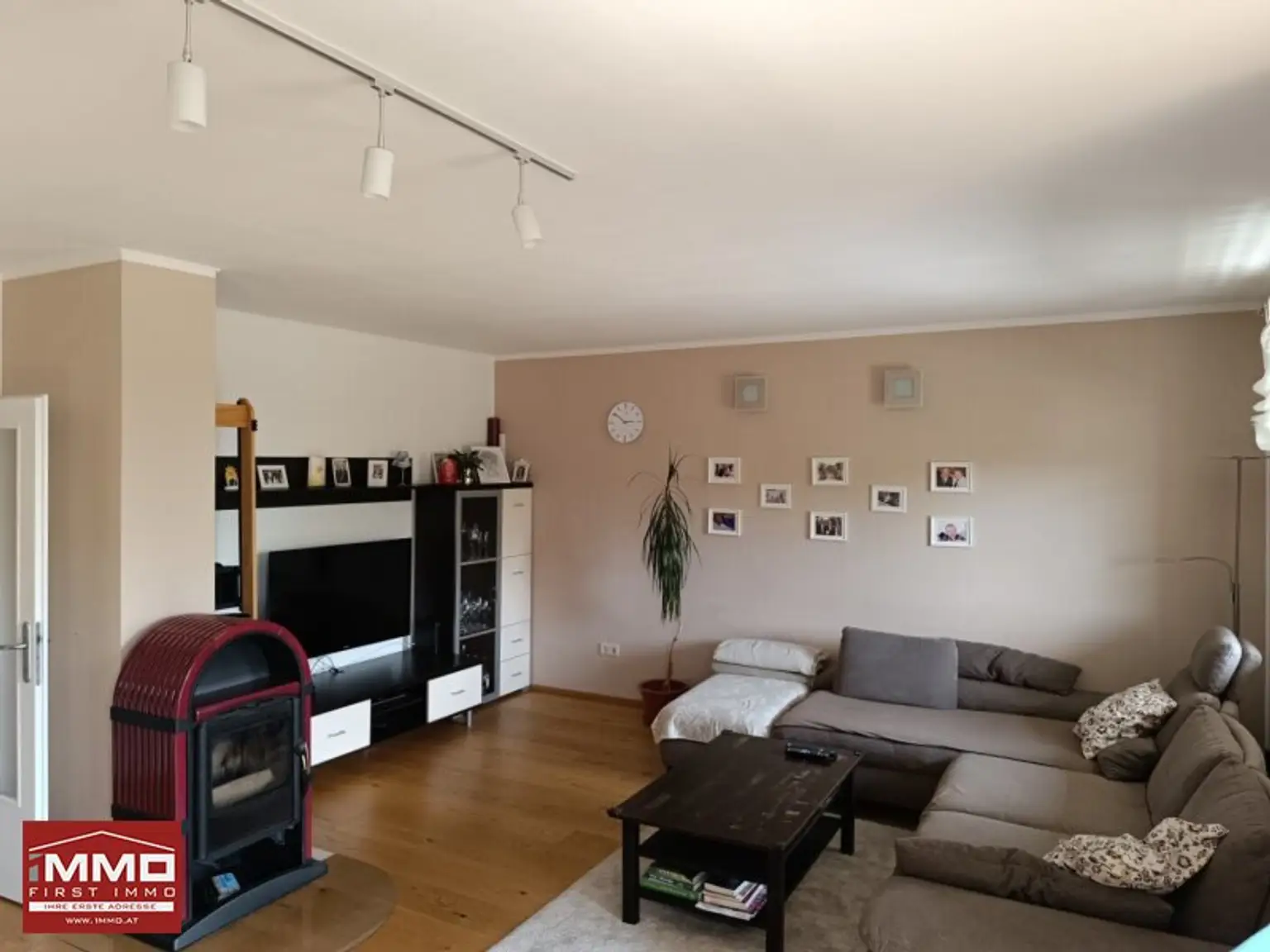 *NEUER PREIS* - TRAUMHAFTE DACHGESCHOSSWOHNUNG MIT LOGGIA IN LANGENZERSDORF