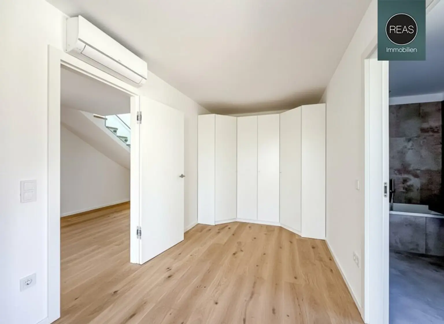 Erstbezug: Penthouse - Maisonette - Wohnung mit 3 Terrassen - Naturnahes Wohnen in Wien Hietzing – Exklusives Leben nahe dem Roten Berg!