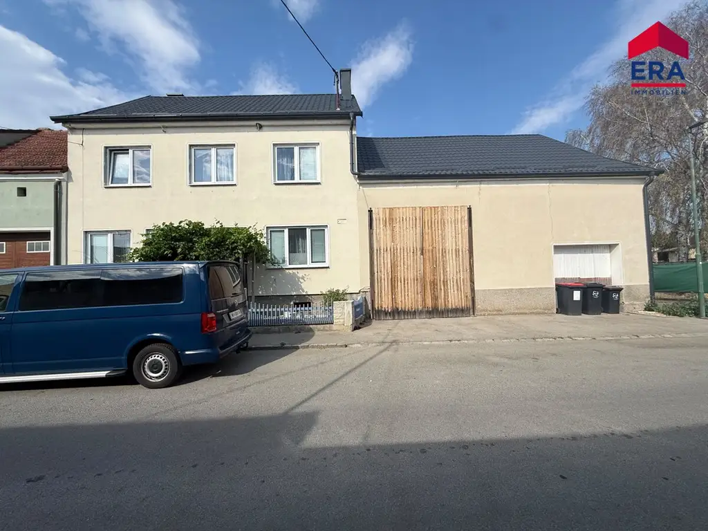 NEU: Viel Platz für Familie, Hobby und Werkstatt – Einfamilienhaus mit 4 Garagen und neuem Dach