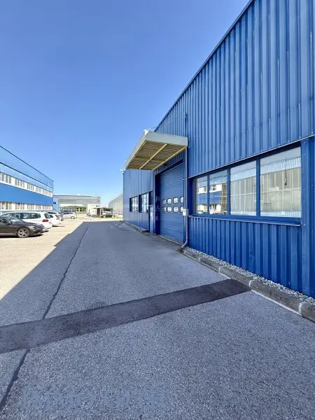 891 m² Lagerhalle in 1230 Wien (Talpagasse) zu mieten! – 2 Sektionaltore, U6 & Autobahn-Nähe, videoüberwacht
