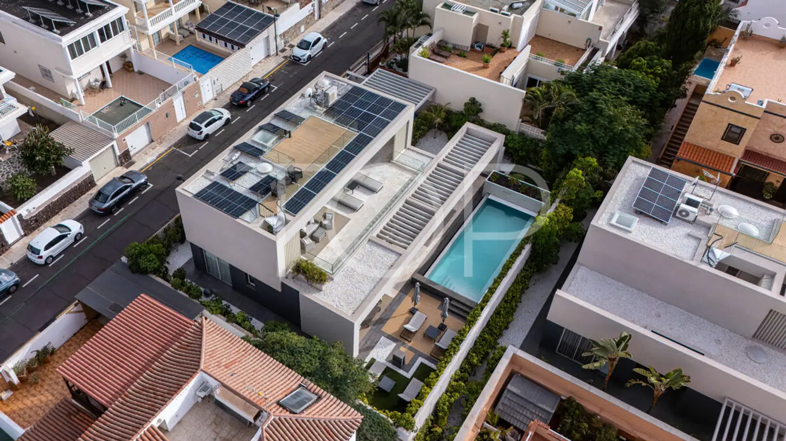 Exklusive Luxusvilla in Las Americas mit vier Schlafzimmern und nur wenige Meter vom Meer entfernt