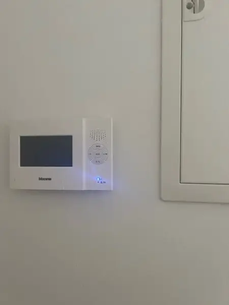 Traumhafte neuwertige 2-Zimmer-Wohnung mit großem Balkon in erstklassiger Lage!