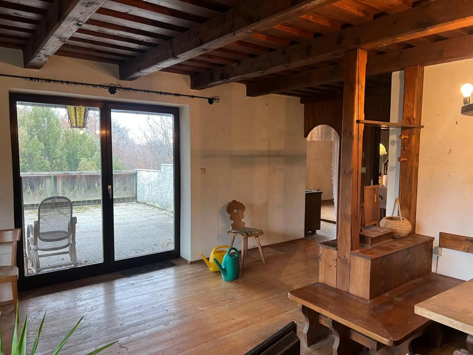 Wohnzimmer EG mit Blick auf Balkon