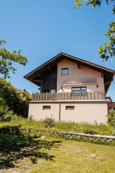 Elegantes, gepflegtes Einfamilienhaus mit Garage und uneinsehbarem Garten, Altbaumbestand