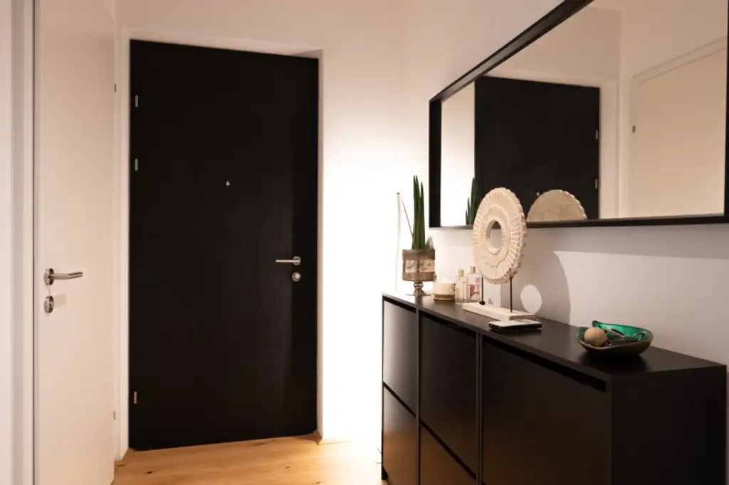 ZENTRUM FUSSLÄUFIG | Neuwertige Wohnung mit Garten und Tiefgarage, fußläufig zum Markt und zur Innenstadt