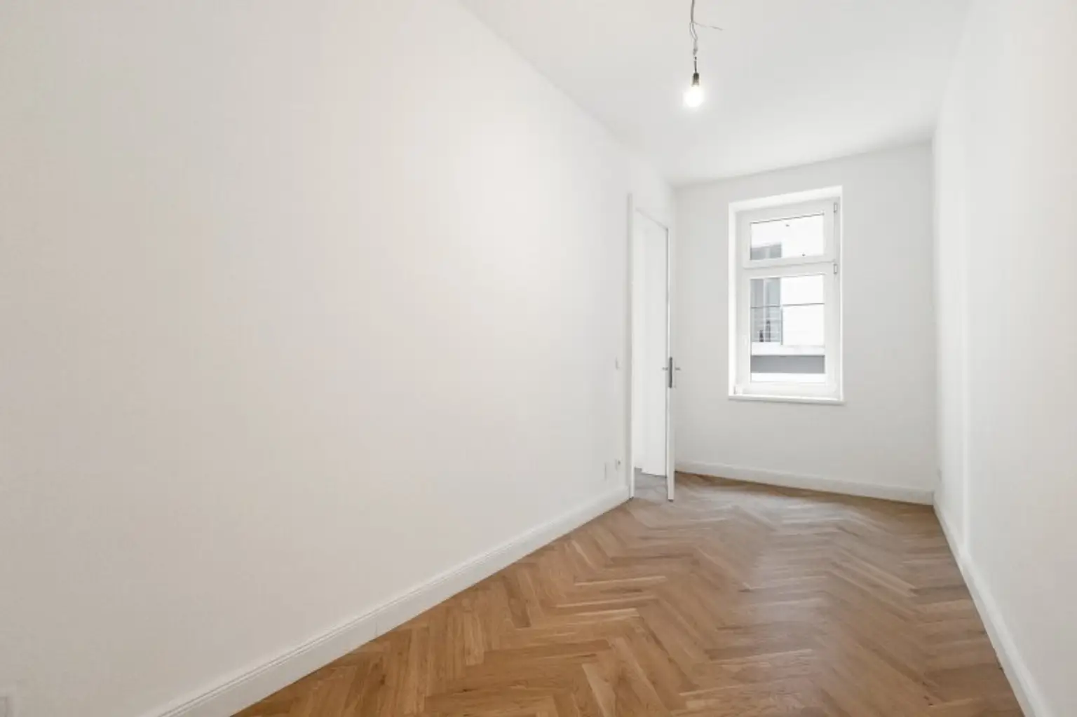 Traumhafte Gartenwohnung im Luxus-Altbau! Erstbezug mit 3-Zi. und 2 Terrassen!