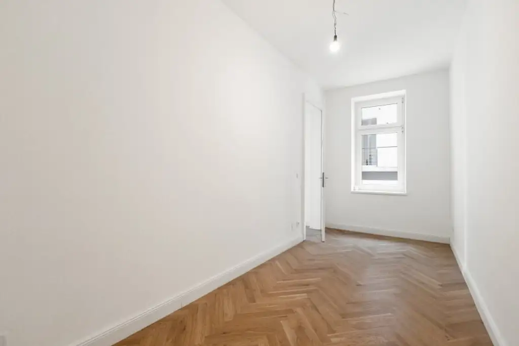 Traumhafte Gartenwohnung im Luxus-Altbau! Erstbezug mit 3-Zi. und 2 Terrassen!