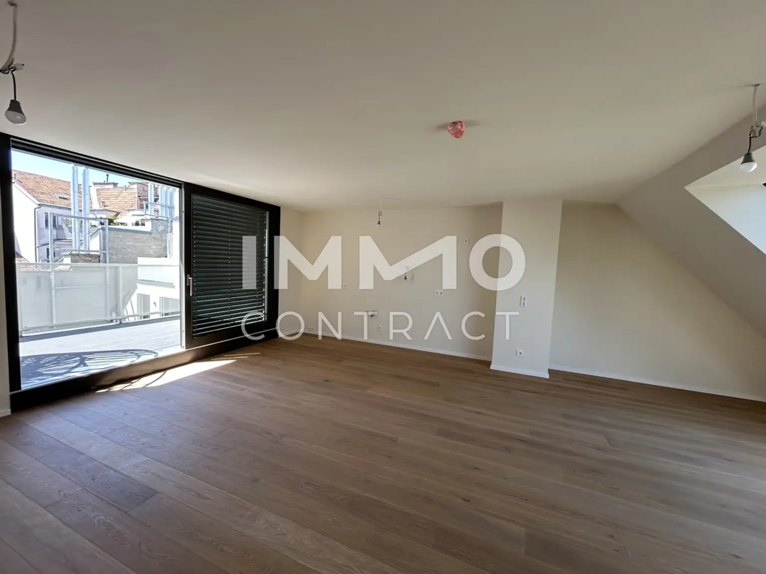 LUXURIÖSE 4-ZIMMER-WOHNUNG MIT
DACHTERRASSE - beim Naschmarkt