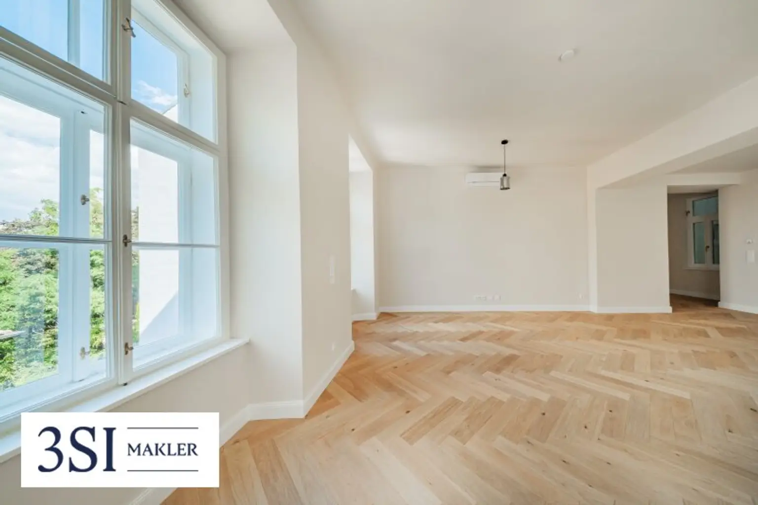 Wohnen beim Schloss Belvedere: Klimatisierter Erstbezug im Stilaltbau mit 2 Balkonen!
