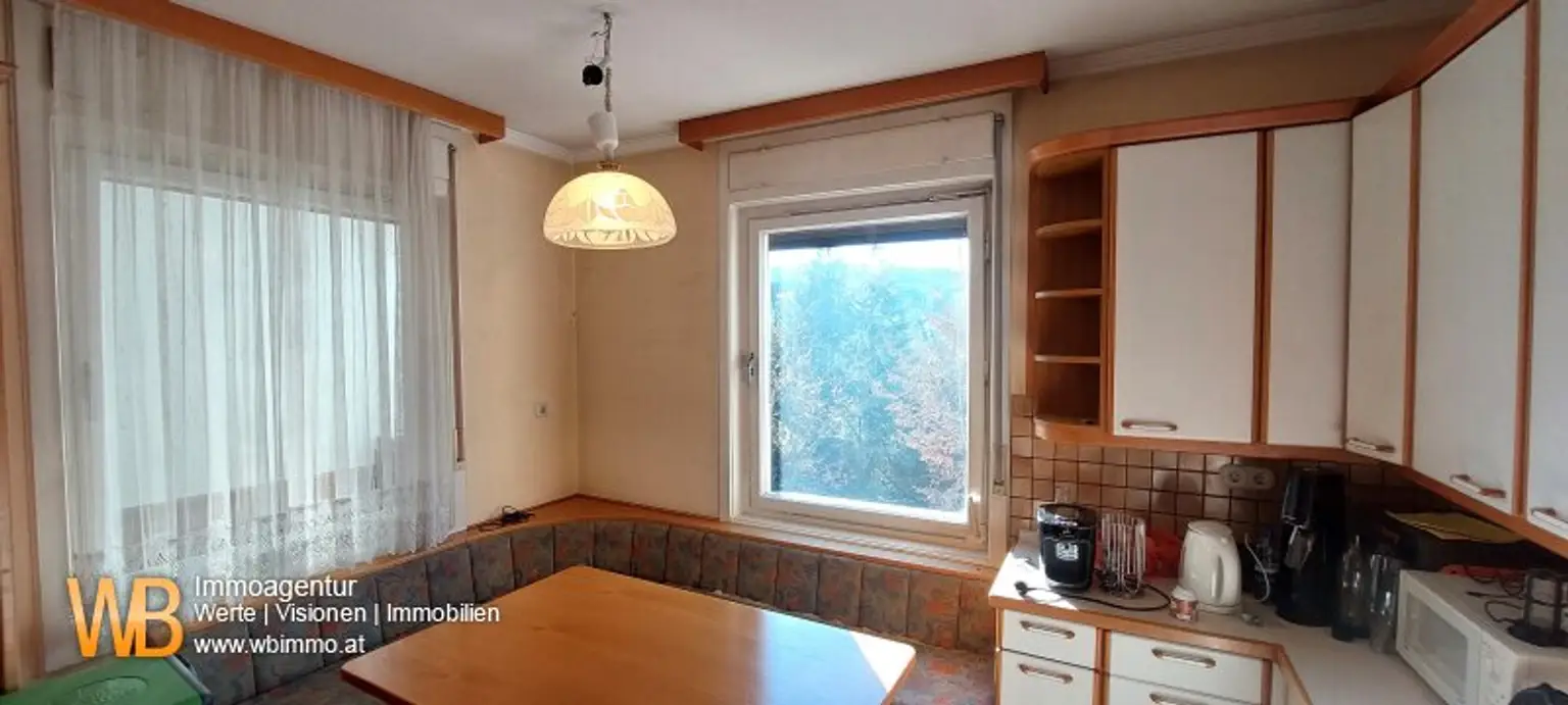 Fernblick 3 Geschoße, über 200m² WNFL + 100m² Lager + 4300m² Eigengrund