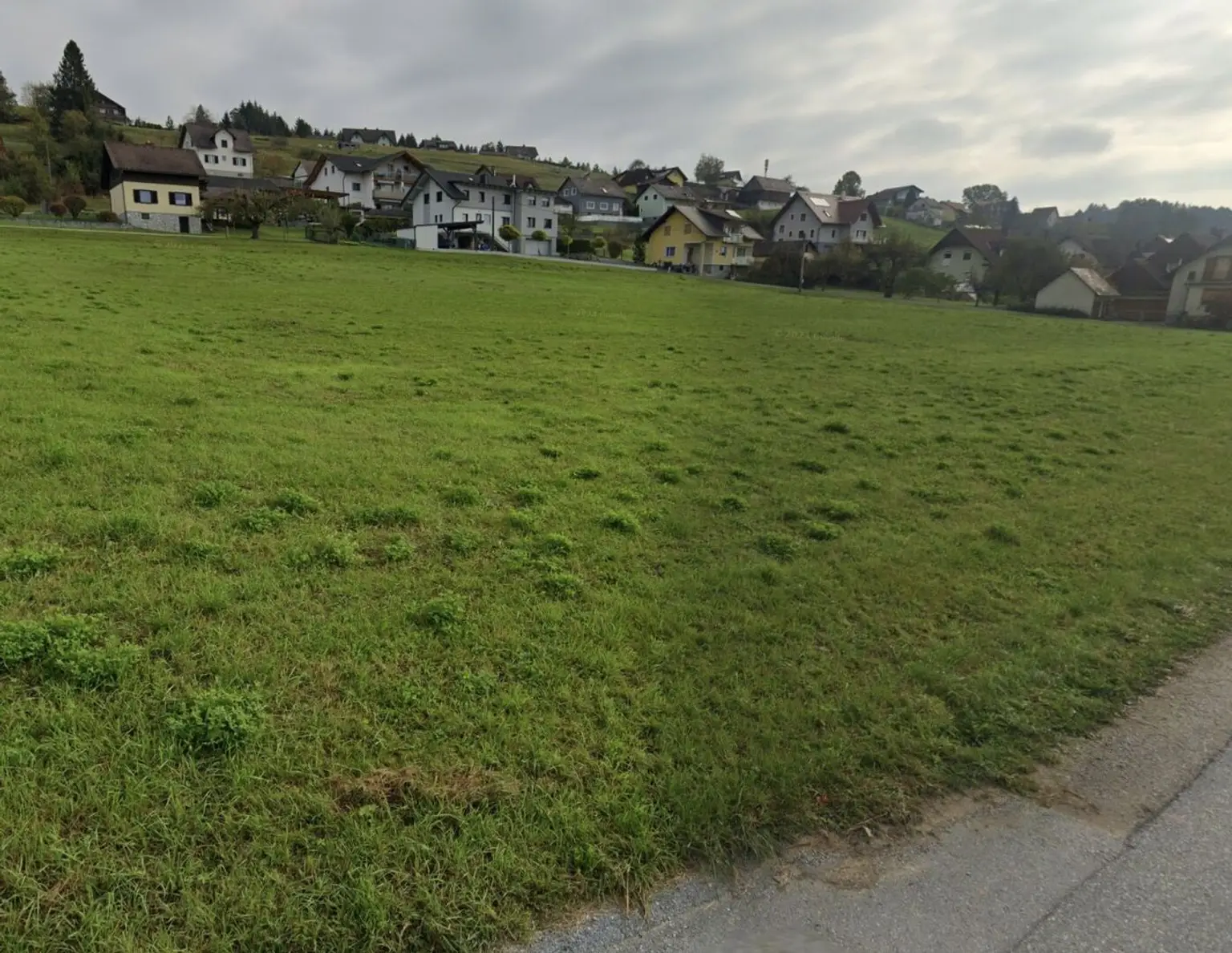 Voll aufgeschlossenes Baugrundstück in sonniger Lage in Stallhofen - 854 m²