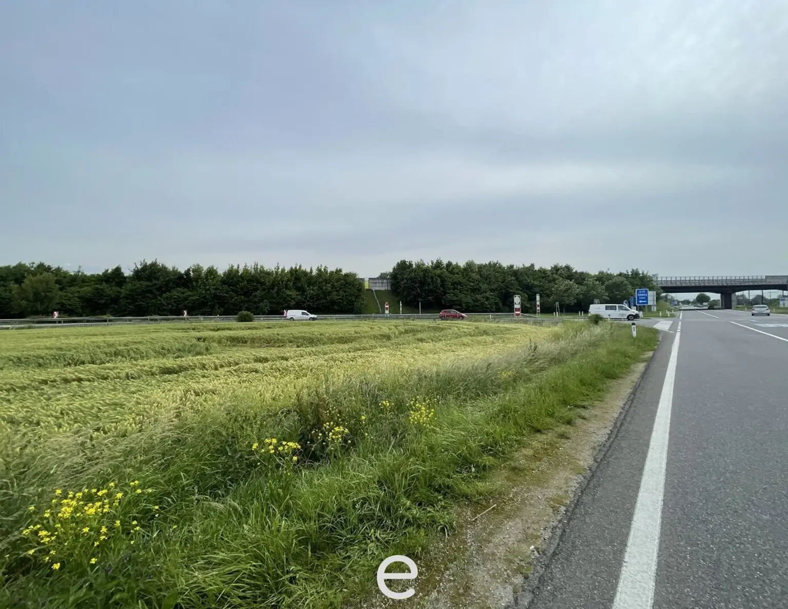 Großes Betriebsbaugrundstück an der A1 zu verkaufen