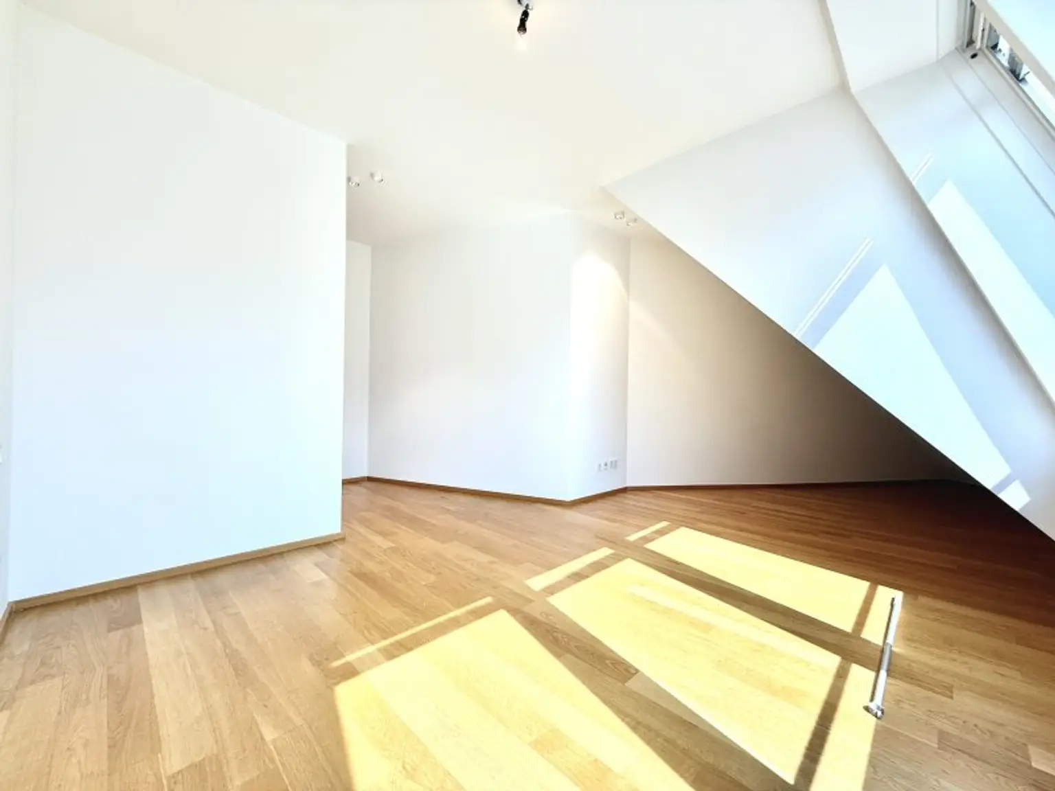 Helle 3-Zimmer Wohnung mit Terrasse, Nähe St. Anna Kinderspital