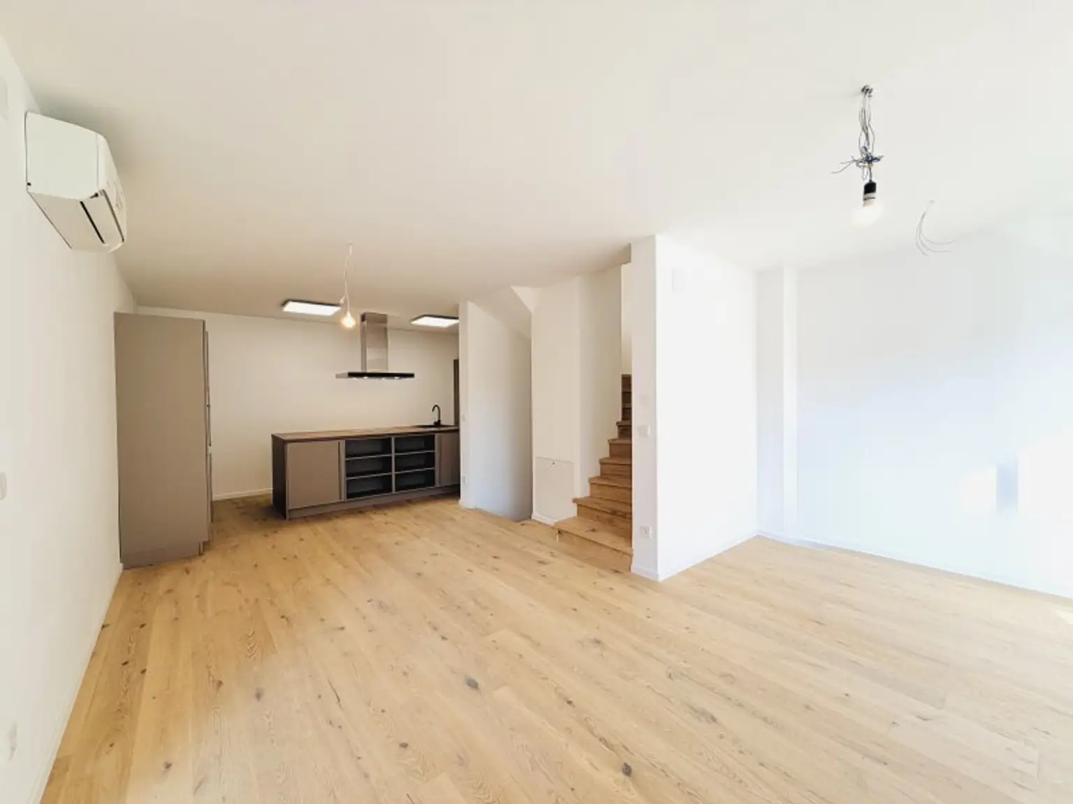 3 Wohnebenen - Kleingartenhaus mit Terrasse und Pool