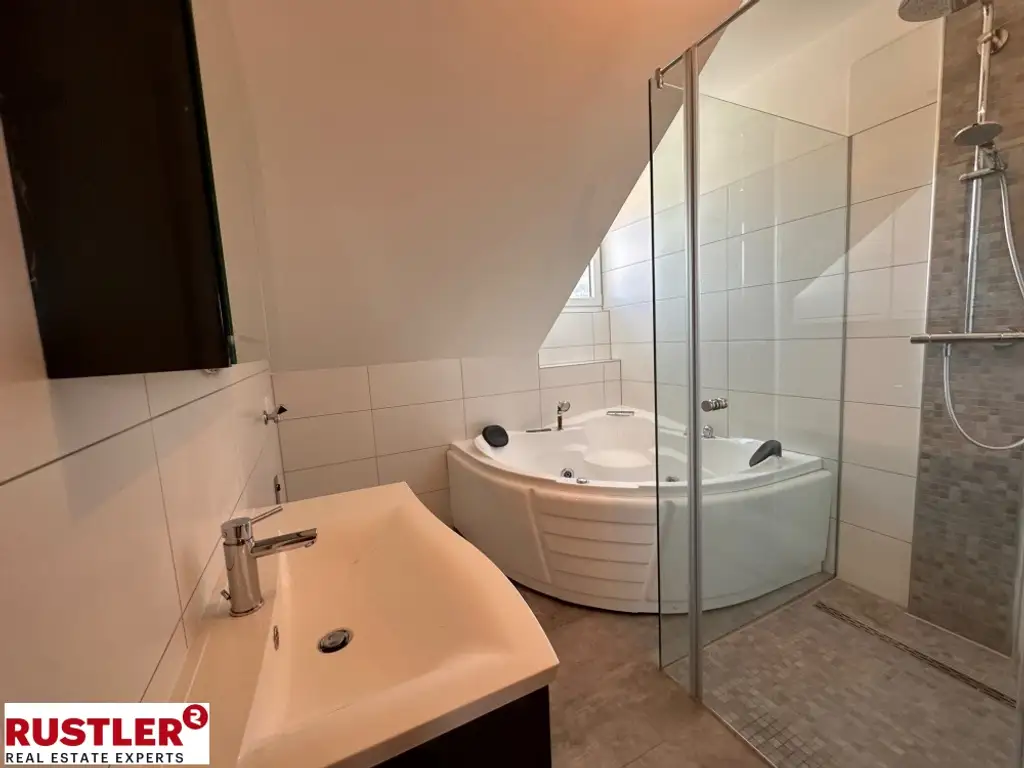 Außergewöhnliche 3-Zimmer Maisonette-Wohnung in Ruhelage