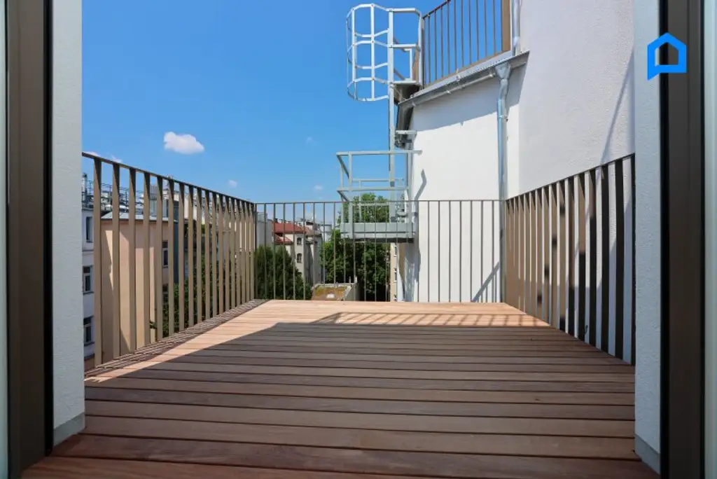 ERSTBEZUG, UNABHÄNGIG v. fossilen Brennstoffen, Dachgeschoss NEU mit modernster Ausstattung 77,07m² Wohnfläche, 3 Zimmer plus Nebenräume, auch Altbau Etagen-Wohnungen, Wärmepumpe, Klima