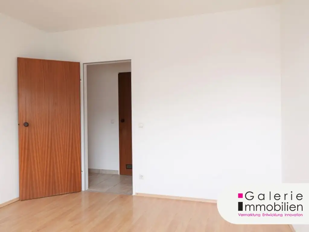 VIDEO: Sehr schöne 4-Zimmer-Maisonette, 3er-WG-geeignet, mit Fernblick und Garage!