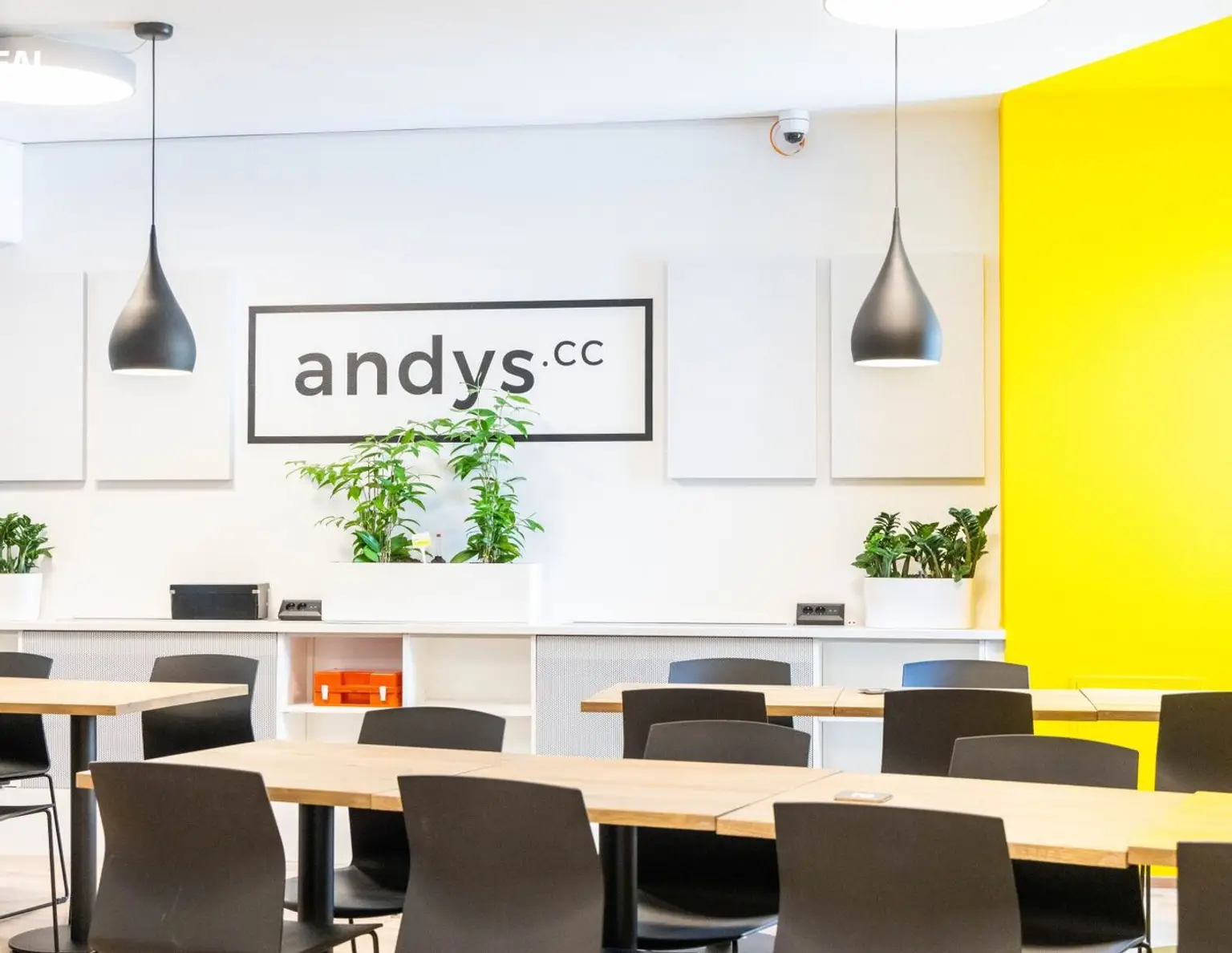 SCHWEDENPLATZ NÄHE - PRIVAT OFFICE ODER COWORKING