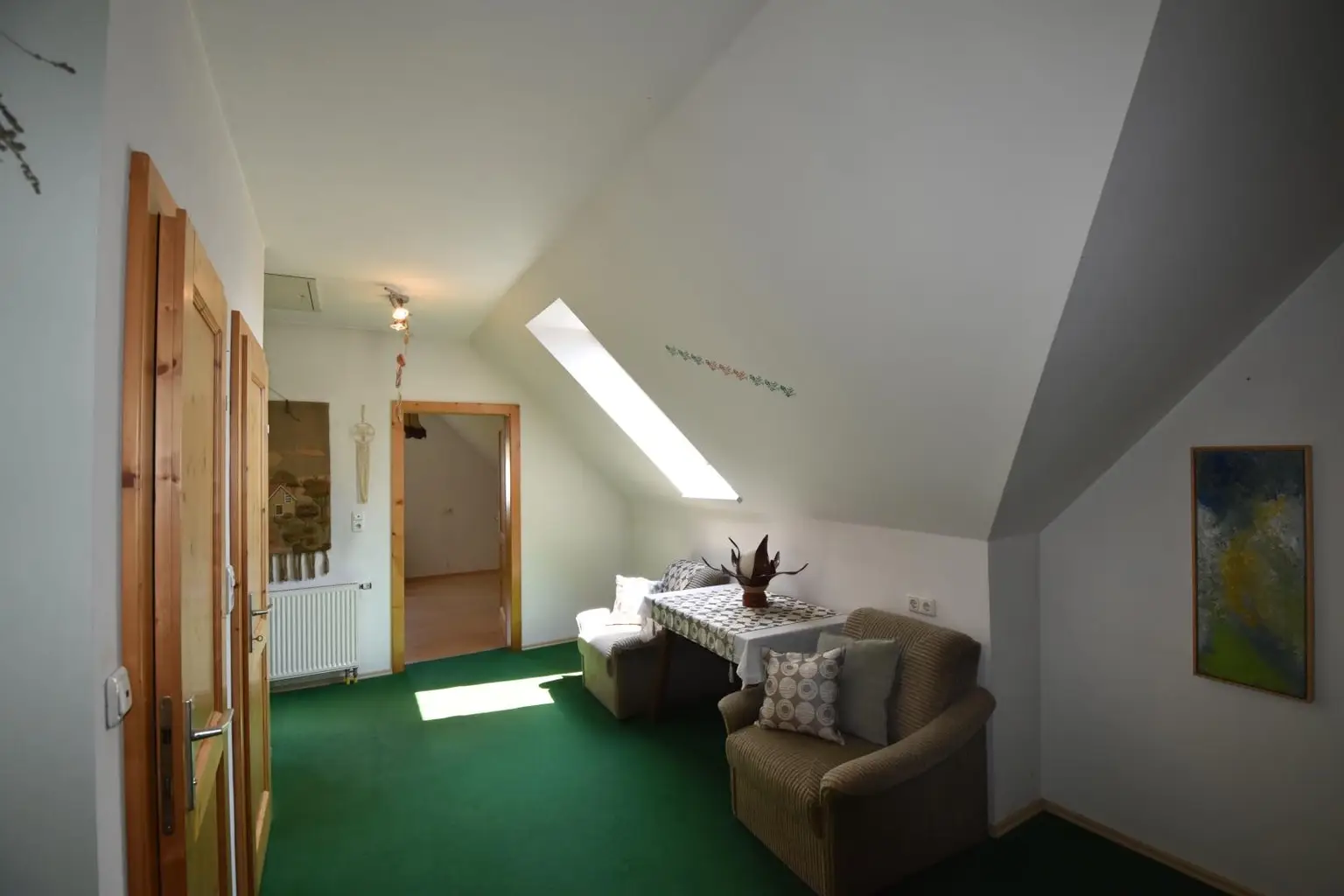 Großzügiges Wohnhaus mit zwei Wohneinheiten
