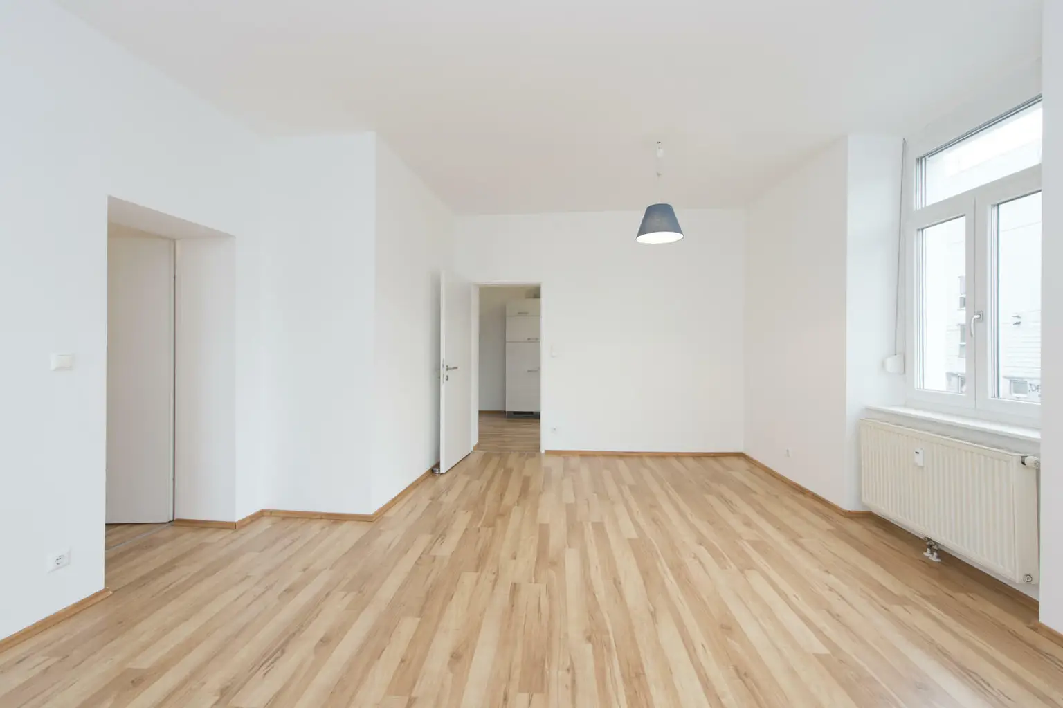 Sehr helle und moderne 2-Zimmer Wohnung mit Balkon - ab sofort verfügbar!