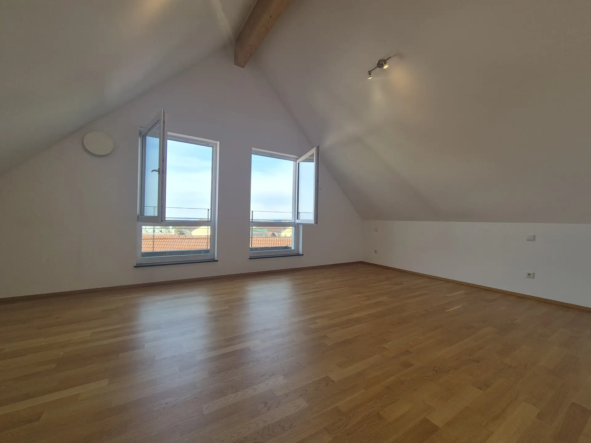 master bedroom 2nd floor pic 1