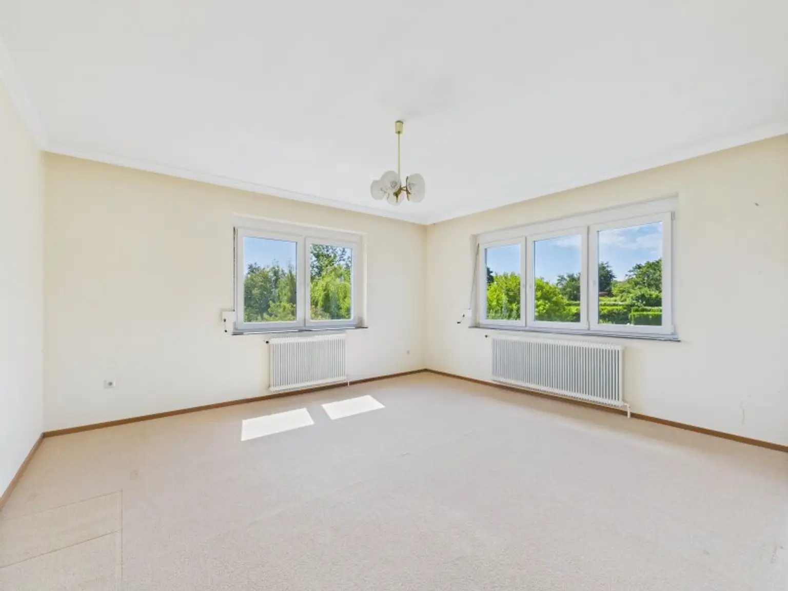 8 Zimmer Einfamilienhaus in Gänserndorf Stadt | 2.068 m² großes Grundstück
