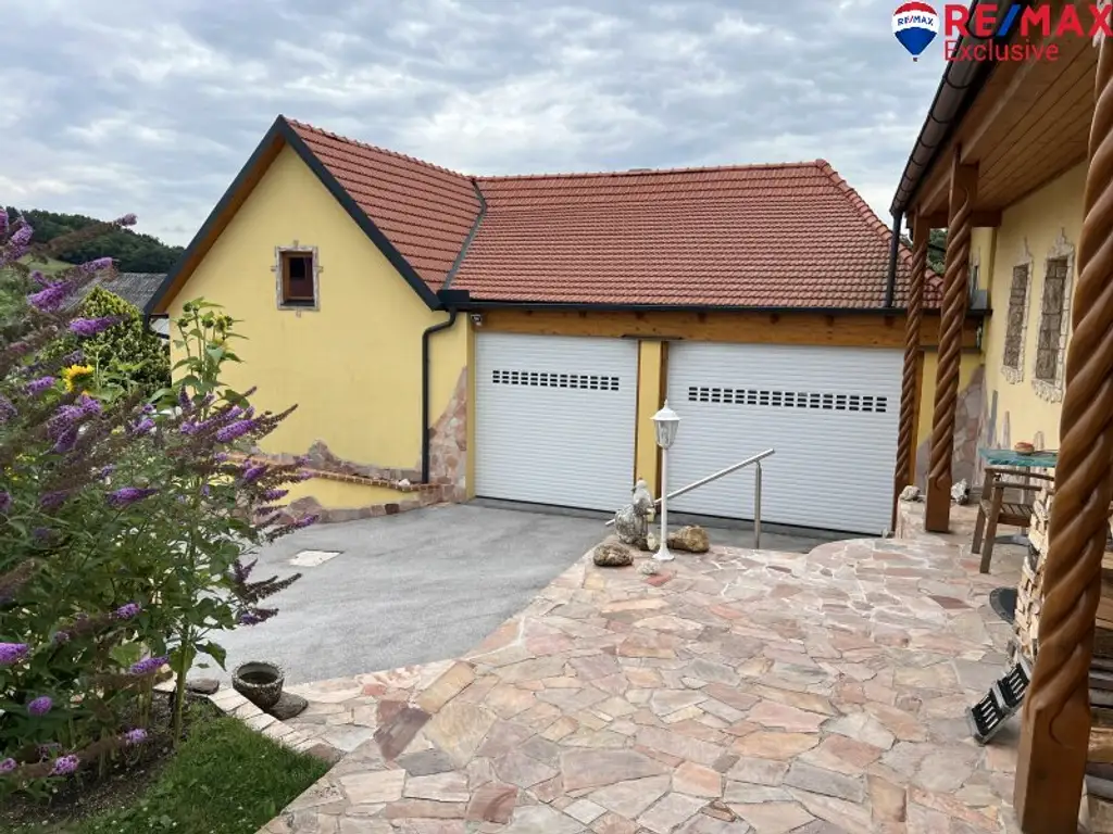 Charmantes Bauernhaus in Schwarzenbach – Ihr neues Zuhause mit Garten und Kamin!