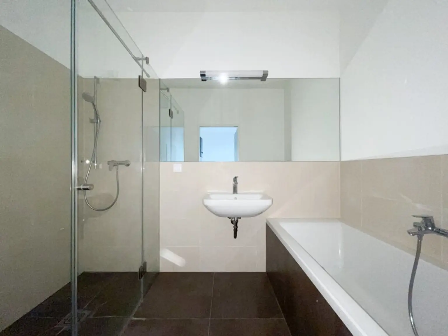 NÄHE NASCHMARKT: DG-AUSBAU IM ALTBAU - U4 Pilgramgasse - 3 Zimmerwohnung mit hofseitigem Balkon*