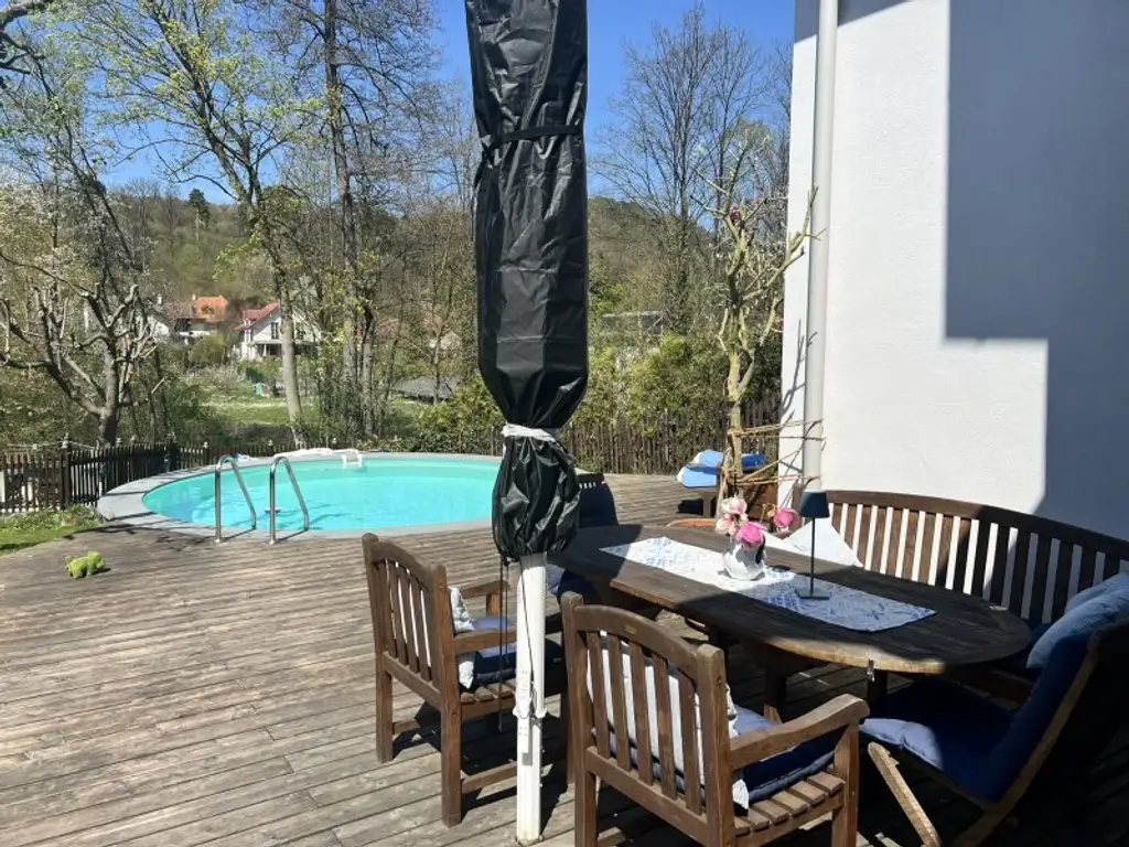 Familienhit mit Charme zum Toppreis (!) - gut geschnittene Doppelhaushälfte mit Garten & Pool in Gaaden