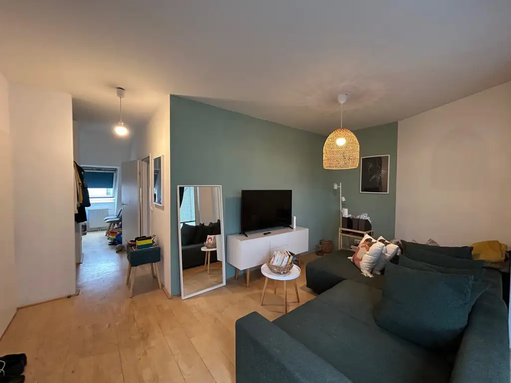 Geräumige 2-Zimmer-Wohnung im Dachgeschoss mit hofseitiger Terrasse