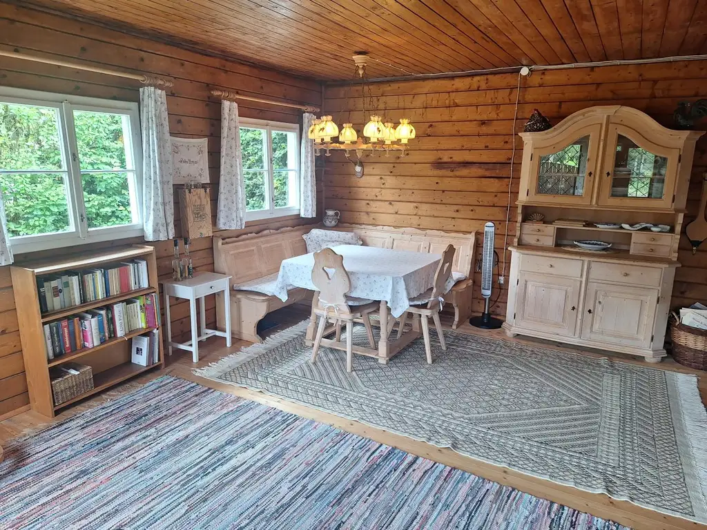 Tolles Baugrundstück mit Fernblick und Sommerhaus