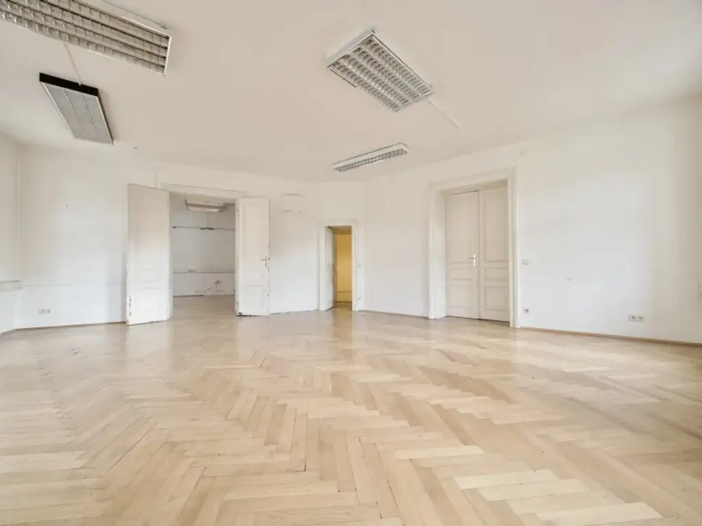 Exklusive Büro- oder Ordinationsfläche im klassischen Altbaustil in der Klagenfurter Fußgängerzone zu mieten!