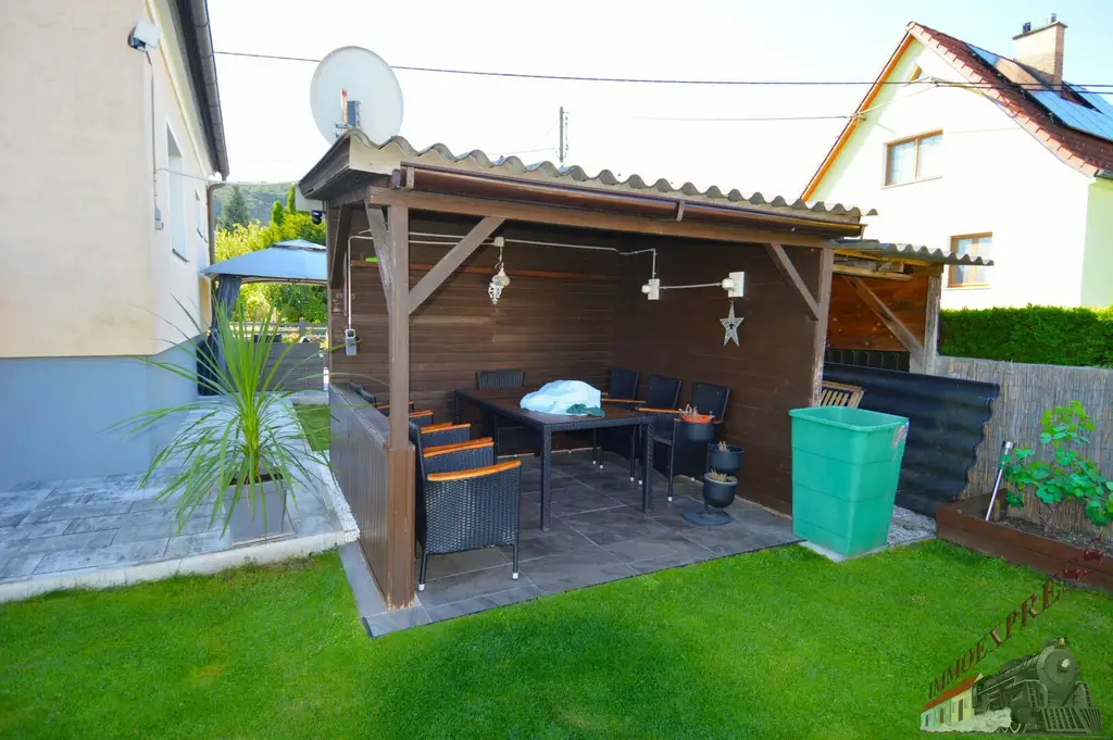 Einfamilienhaus in ruhiger Siedlungslage mit schönem Garten und Solaranlage