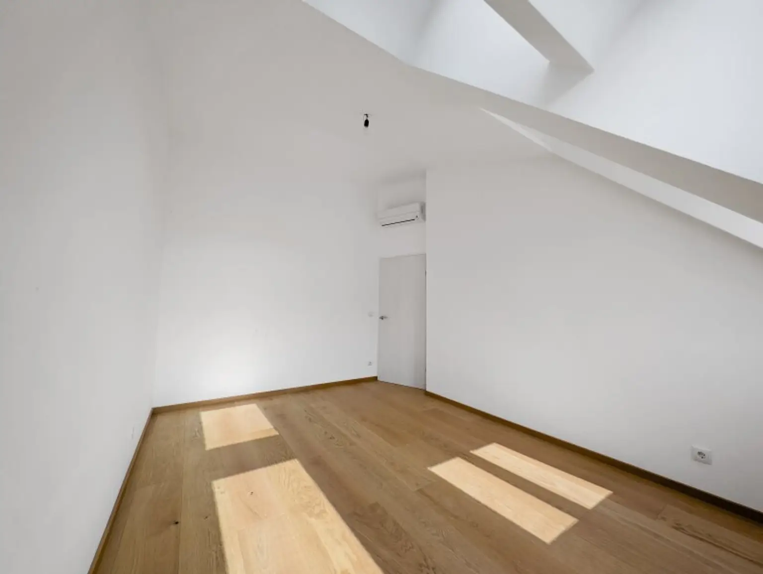 ++NEU++ Fantastische 3-Zimmer Dachgeschosswohnung mit großer Dachterrasse!