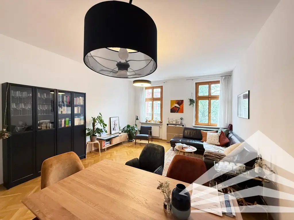 Großzügige 2 Zimmerwohnung mit Innenhofbalkon und moderner Einbauküche!