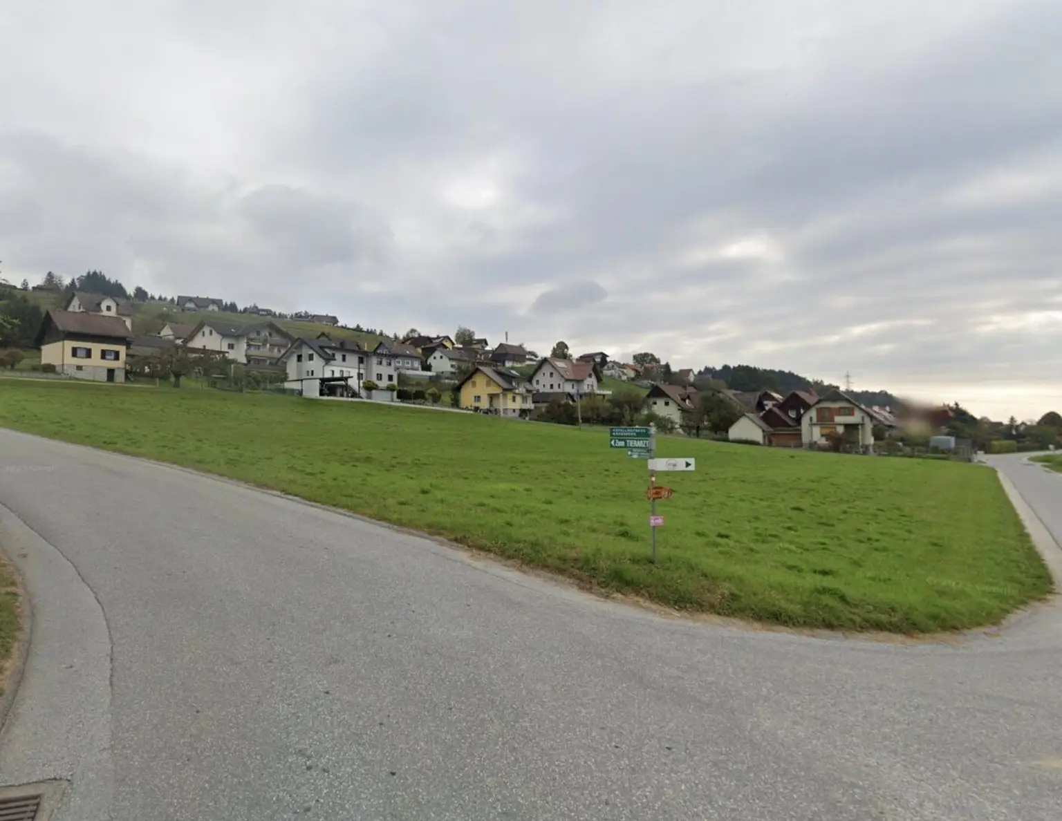 Voll aufgeschlossenes Baugrundstück in sonniger Lage in Stallhofen - 854 m²