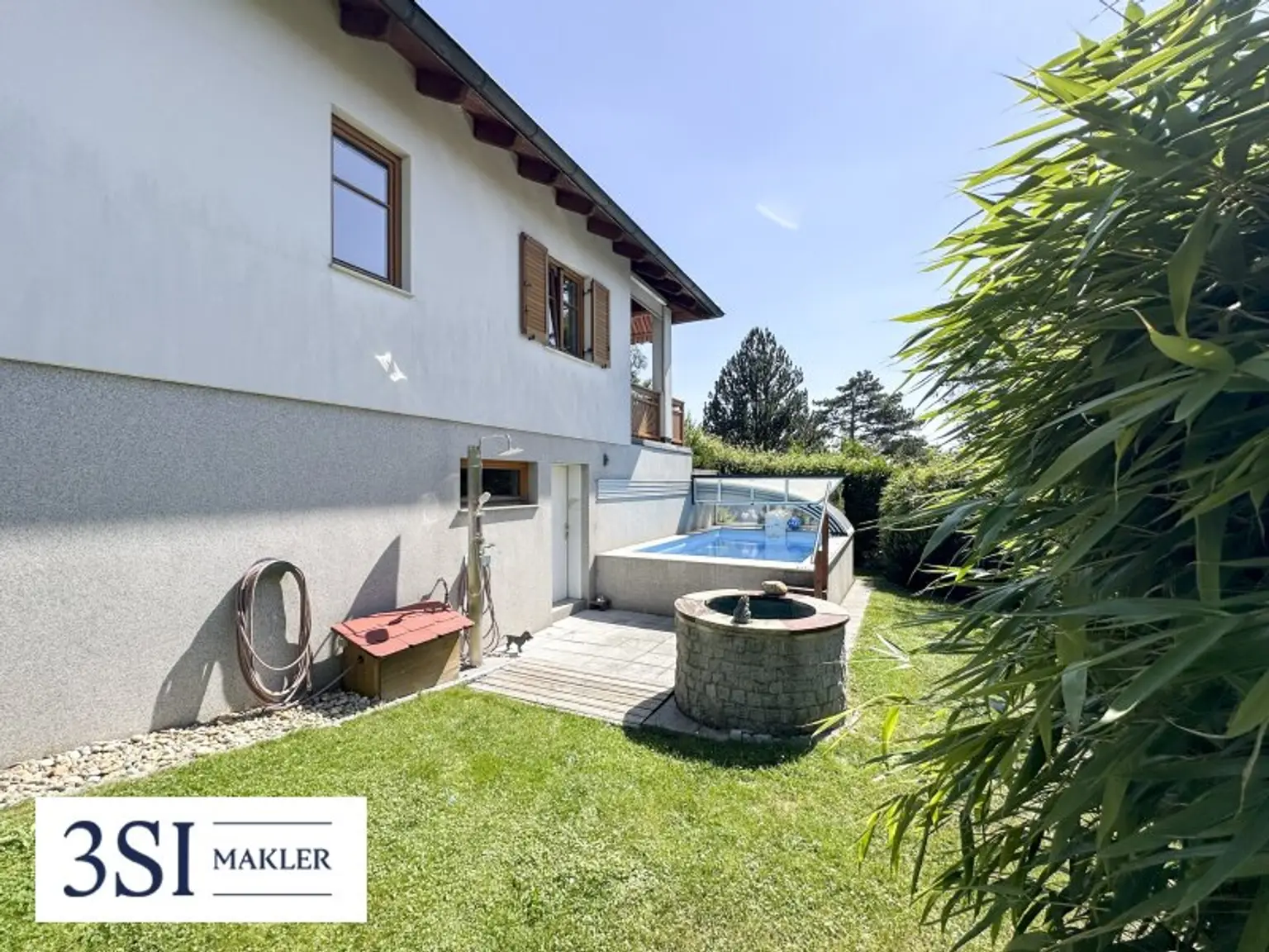 Traumhaftes Wohnen: Bungalow mit Pool & zusätzlichem Grundstück