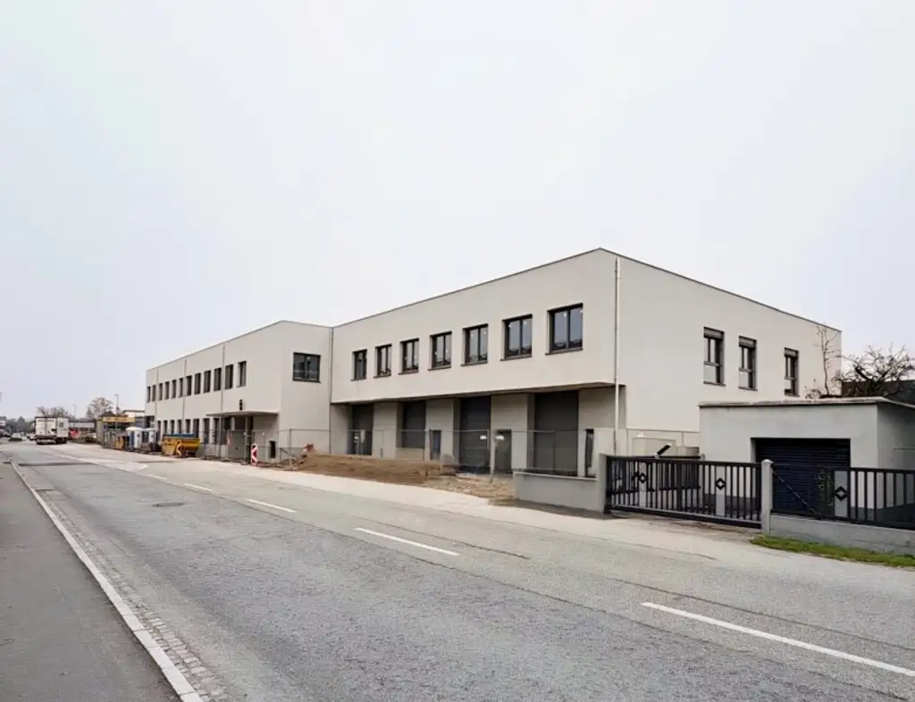 Vielseitig nutzbare Gewerbefläche in Welser TOP-Lage unmittelbar an der B1 – Erstbezug!!