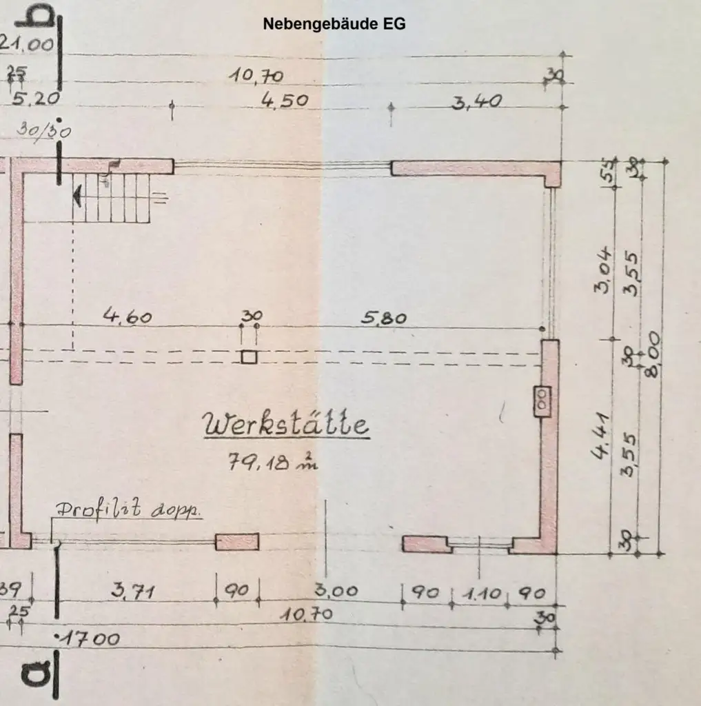 Architektenhaus mit großem Nebengebäude