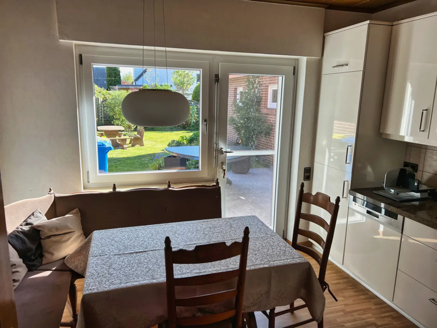 TOP-gepflegt & laufend renoviert! Bungalow mit schöner Gartenanlage!