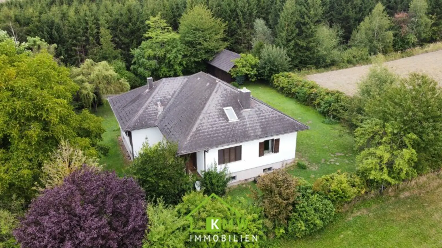 E I N Z E L L A G E !!! Wohnhaus mit traumhaften Garten