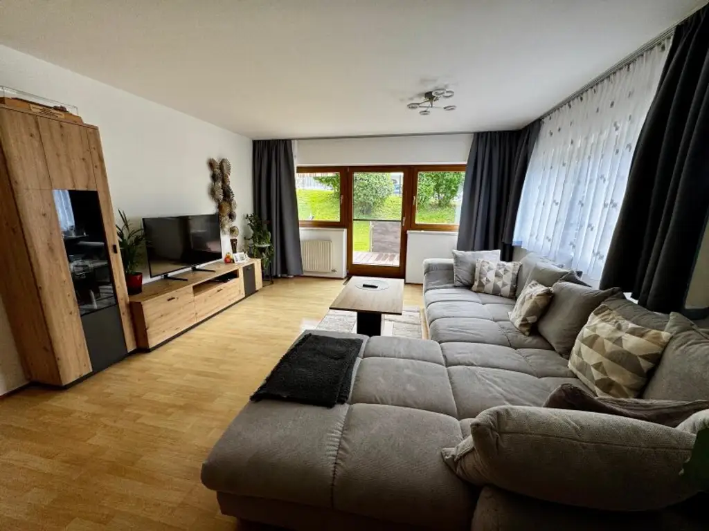 BUCH IN TIROL - Großzügig eingeteilte 4 Zi.-Wohnung mit Terrasse und Allgemeingarten