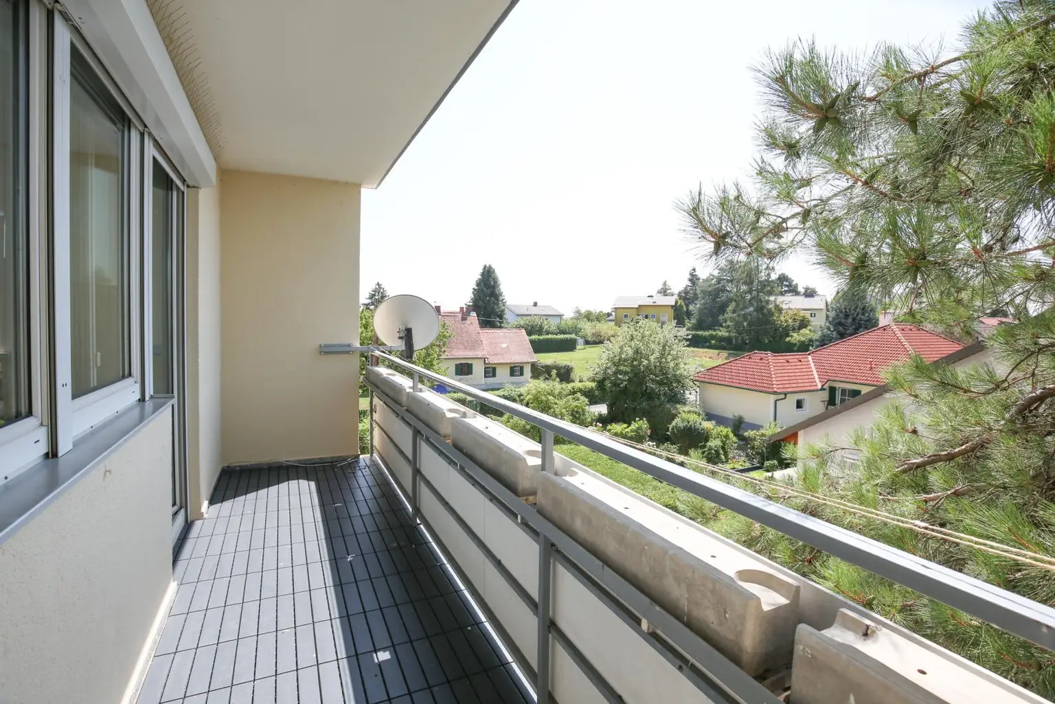 Ländlich grün und trotzdem Stadt? Diese Wohnung in Waltendorf macht's möglich!